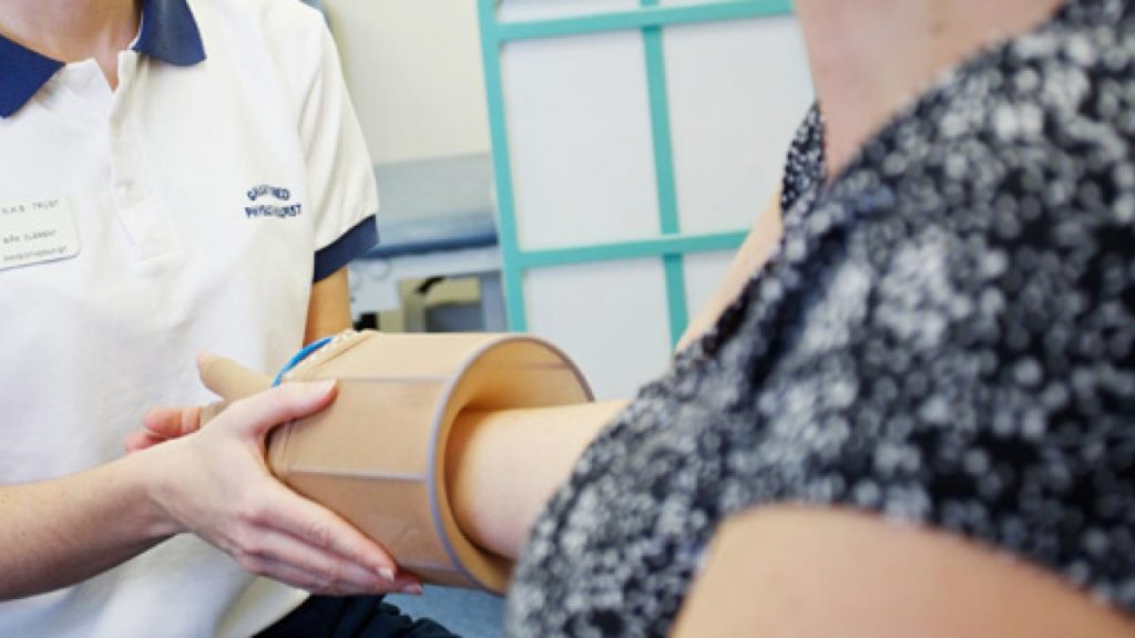 How can physiotherapy help cancer patients?